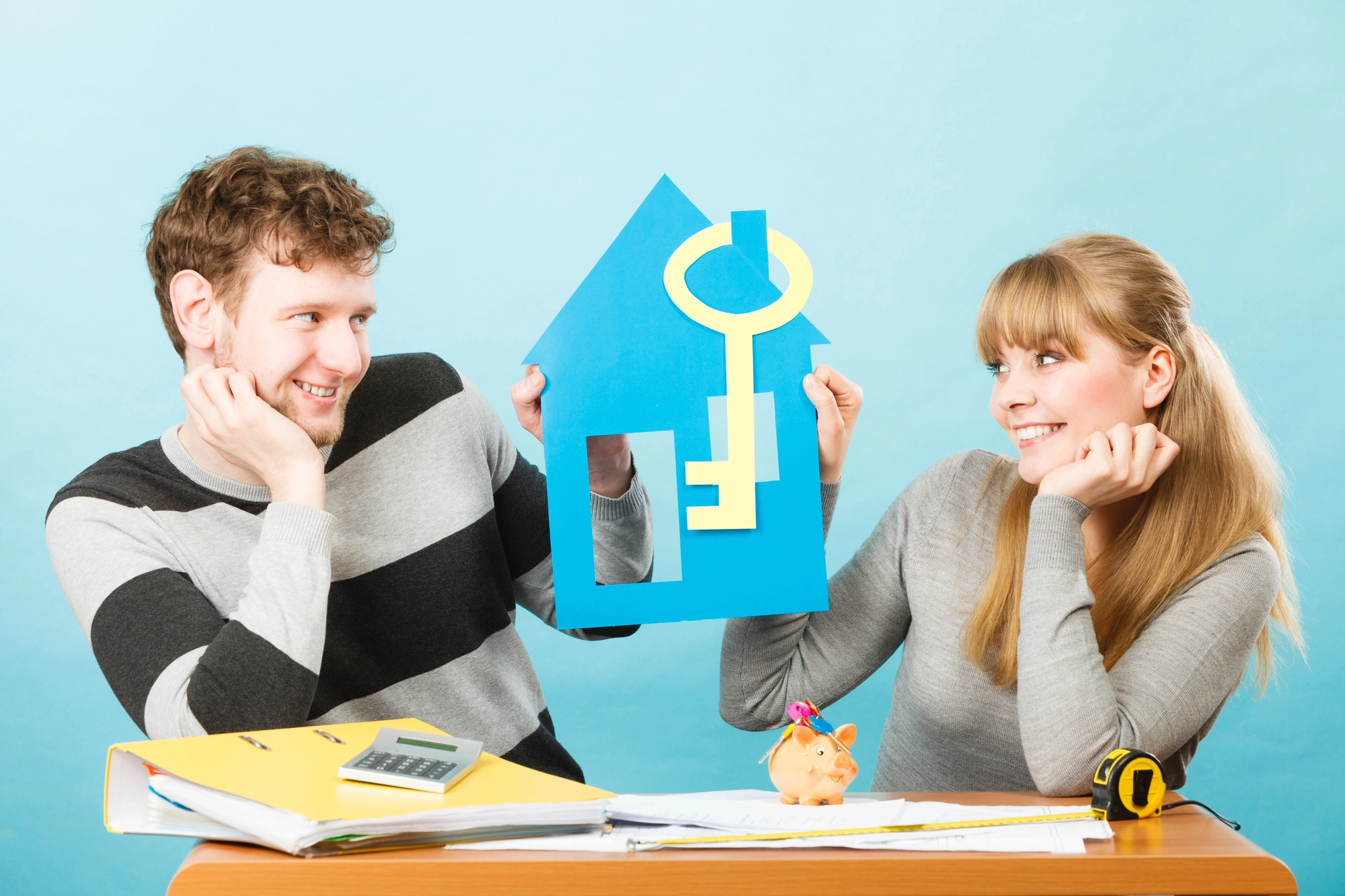 Couple-Planning-Before-Moving-With-Movers-in-Ann-Arbor-MI