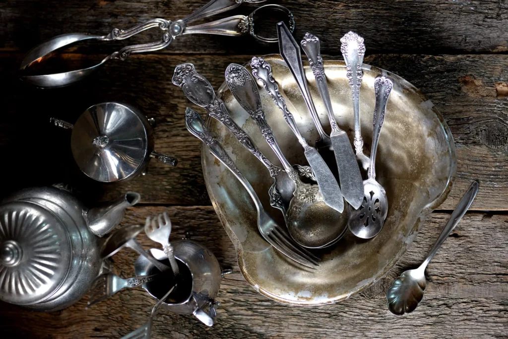Lawrenceburg-Moving-Companies-Silverware-Packing-Tips
