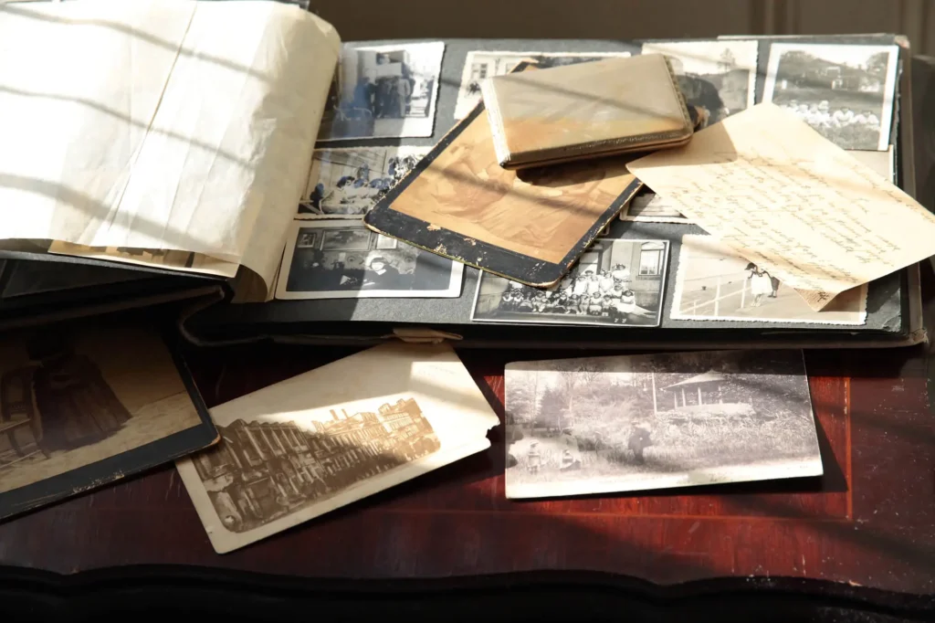 Movers in Chesterfield MO Tips to Move a Photo Album