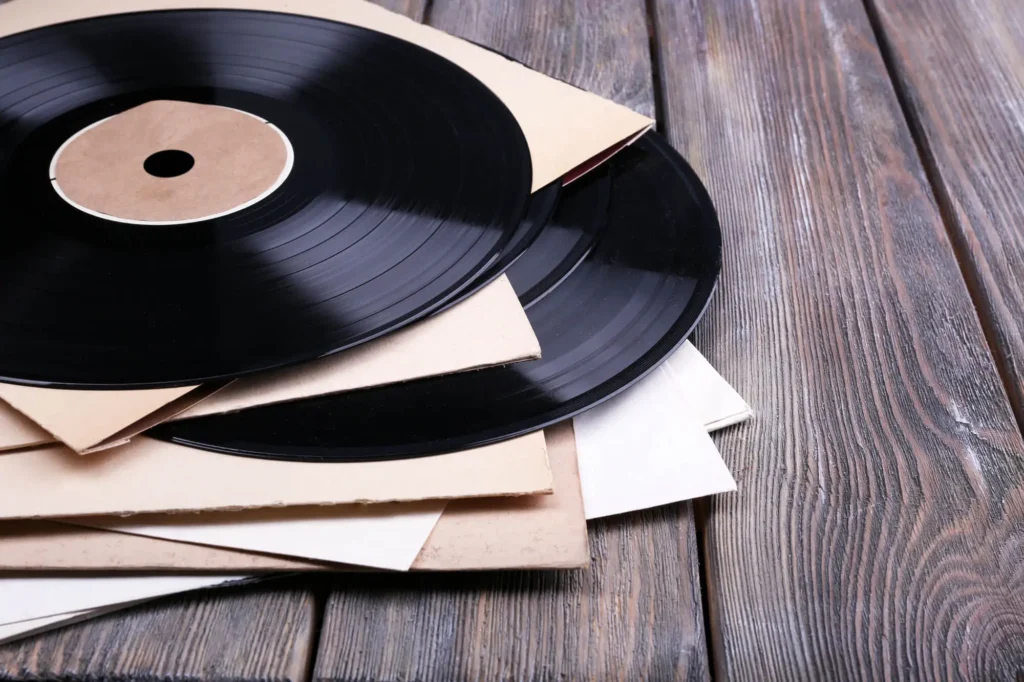 Movers in Farmington Minnesota Explain How to Protect Vinyls During a Move
