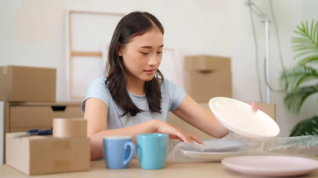 Moving-Companies-in-Lawrenceburg-Indiana-Explain-How-to-Pack-Mugs