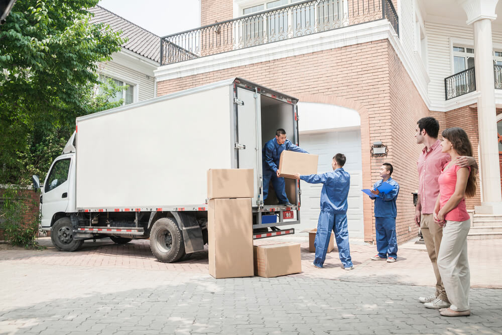 best moving companies in nashville unloading boxes