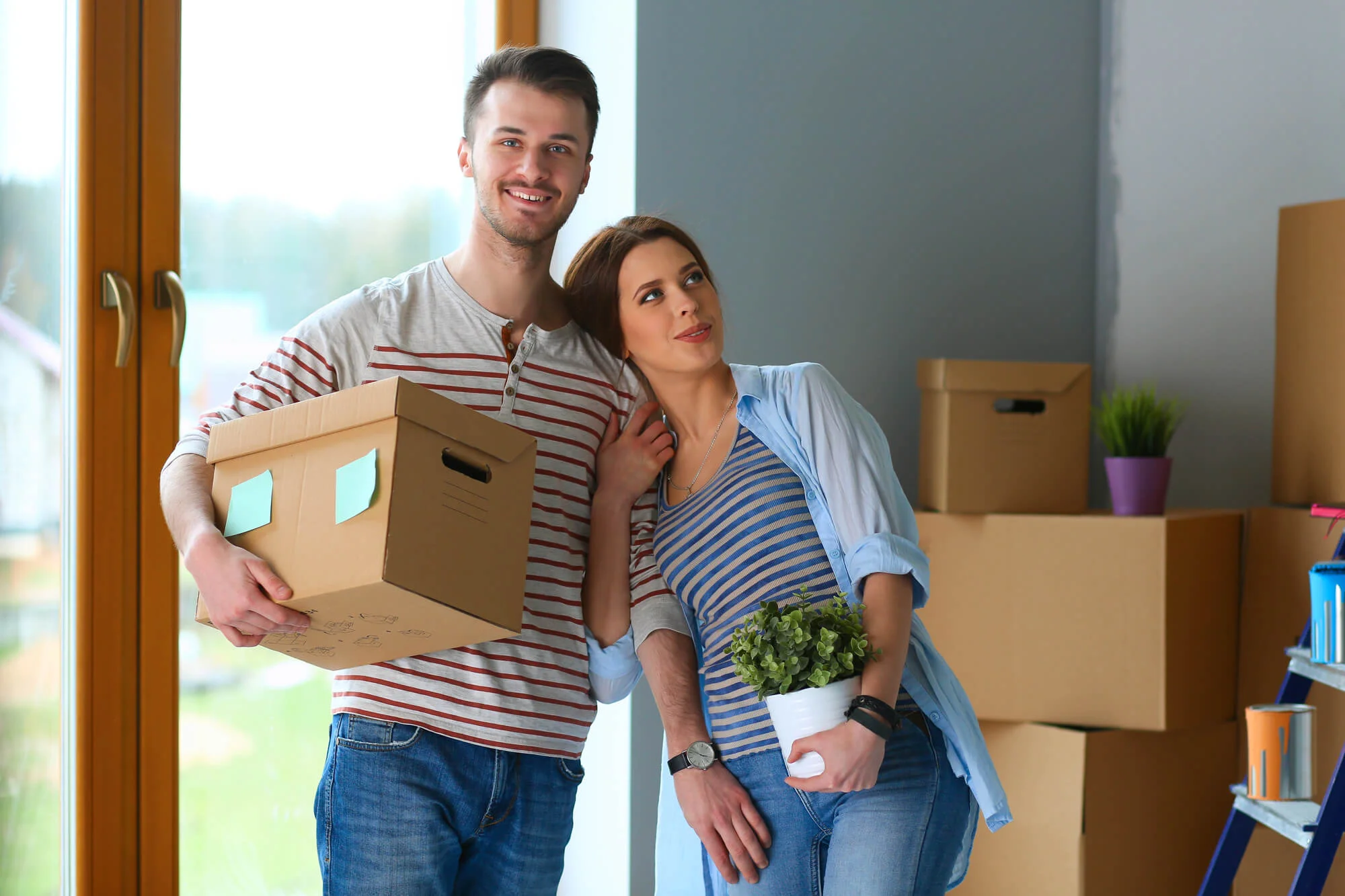 couple-needing-an-Apartment-Moving-Company