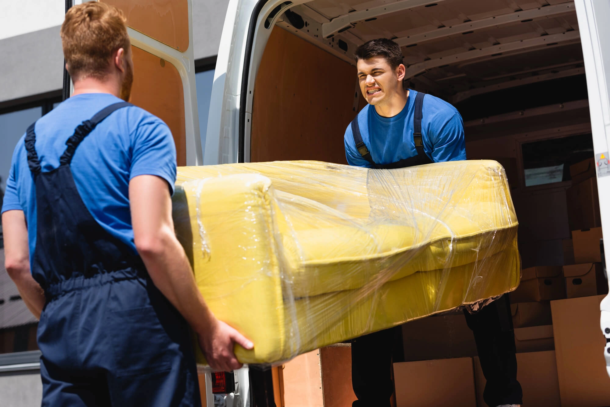 furnitures unloading by professional movers montgomery